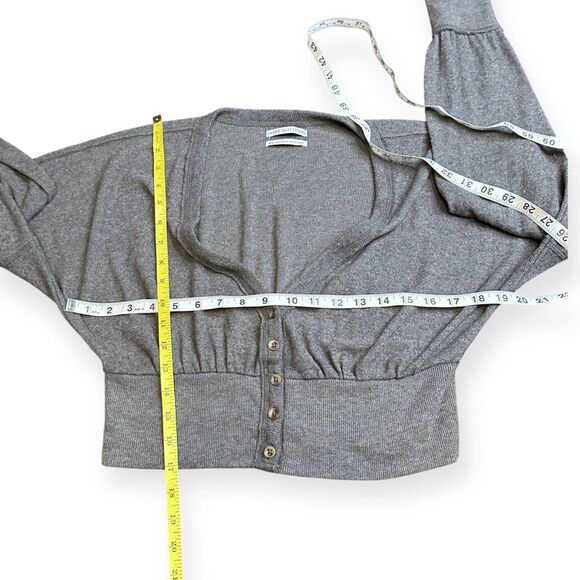 URBAN OUTFITTERS Women’s Charcoal Gray Long Sleeve Farley’s Button-Up Cropped Sw - Picture 6 of 6